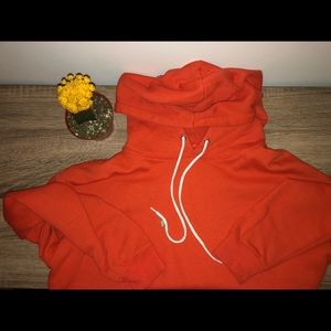 Cropped orange sweat shirt